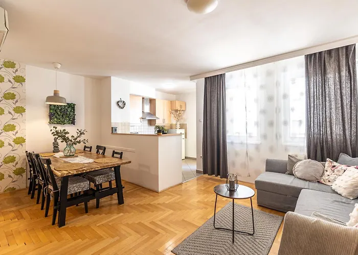 Gozsdu White Raven Residence 305