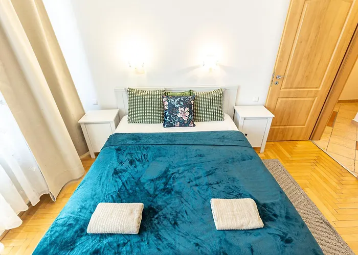 Gozsdu White Raven Residence 305