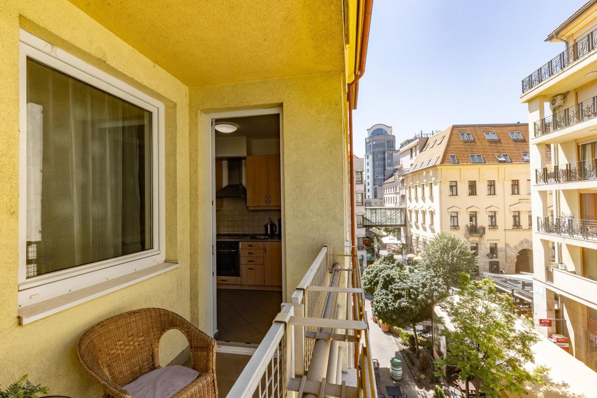 Gozsdu White Raven 305 Апартаменты *
