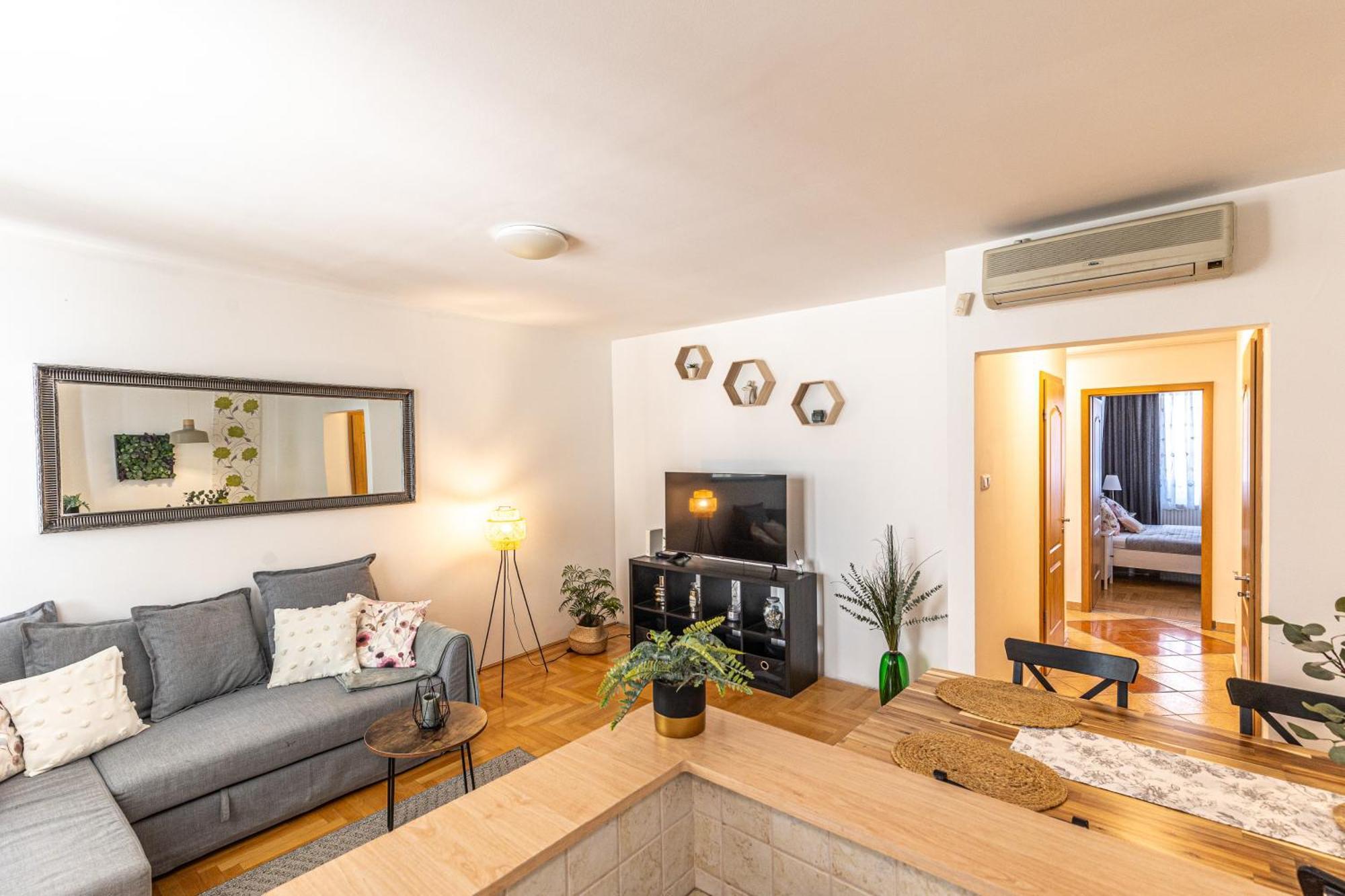 Gozsdu White Raven 305 Апартаменты *