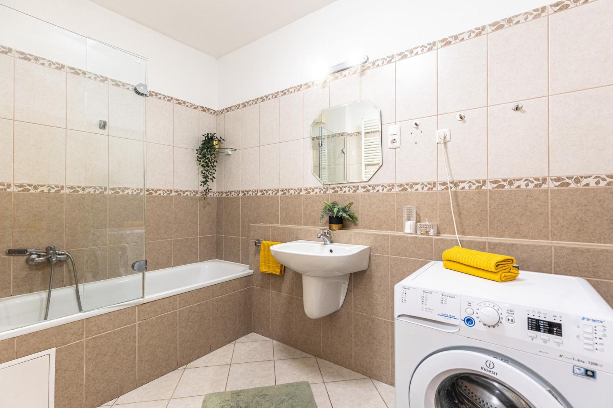 Gozsdu White Raven 305 Апартаменты *